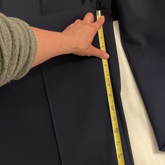 C. D. DANIELS NAVY PULL ON CAPRIS PANTS.  NEW WITH TAGS.   STRETCH - Picture 5 of 8